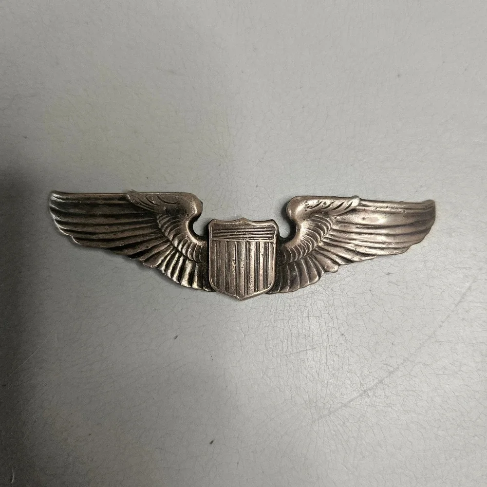 Vtg US Army Air Corps Force Pilot Wings Insignia Pin‎ Shield Aged Silver Tone
